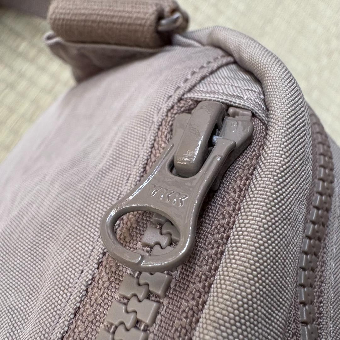 NIZYU KANO FUKUI SIWAナイロンボディバッグM グレージュ