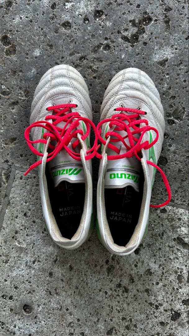 モレリアネオ4 22.5センチ　中古