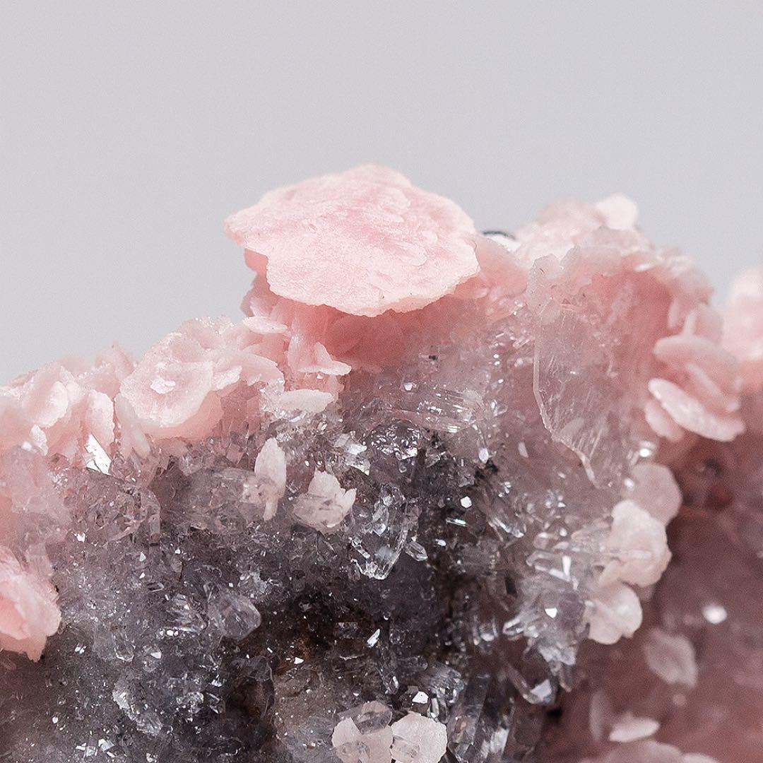 中国 ロードクロサイト フローライト 蛍石 天然石 原石 鉱物標本 鉱石 738