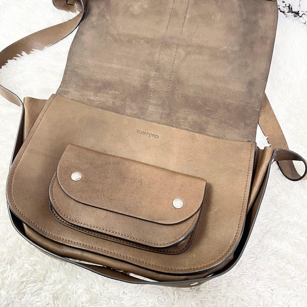 TOM FORD トムフォード ショルダーバッグ メッセンジャーバッグ ブラウン