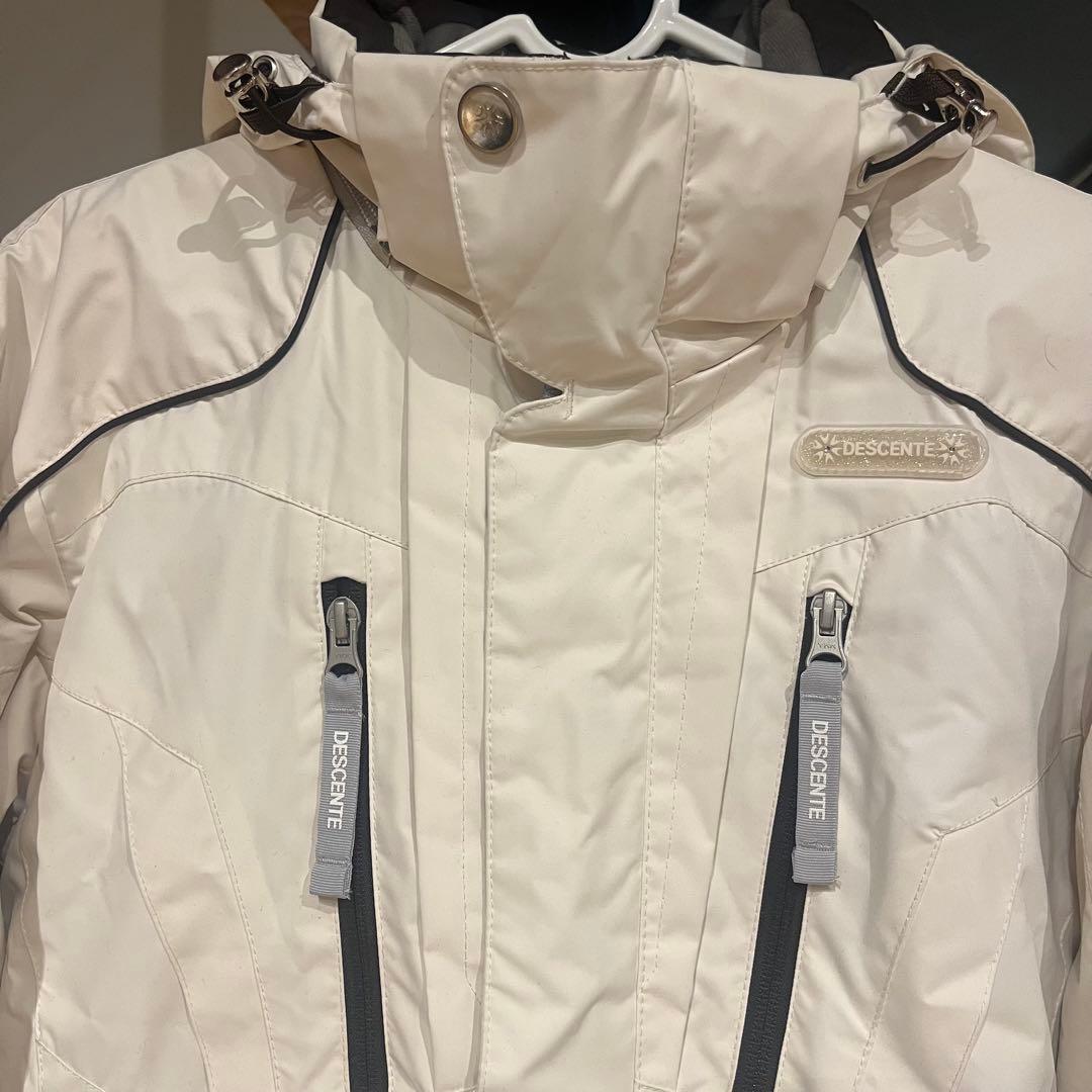 値下げ【未使用に近い】DESCENTE ダウンスキーウェア　スノーボードウェア