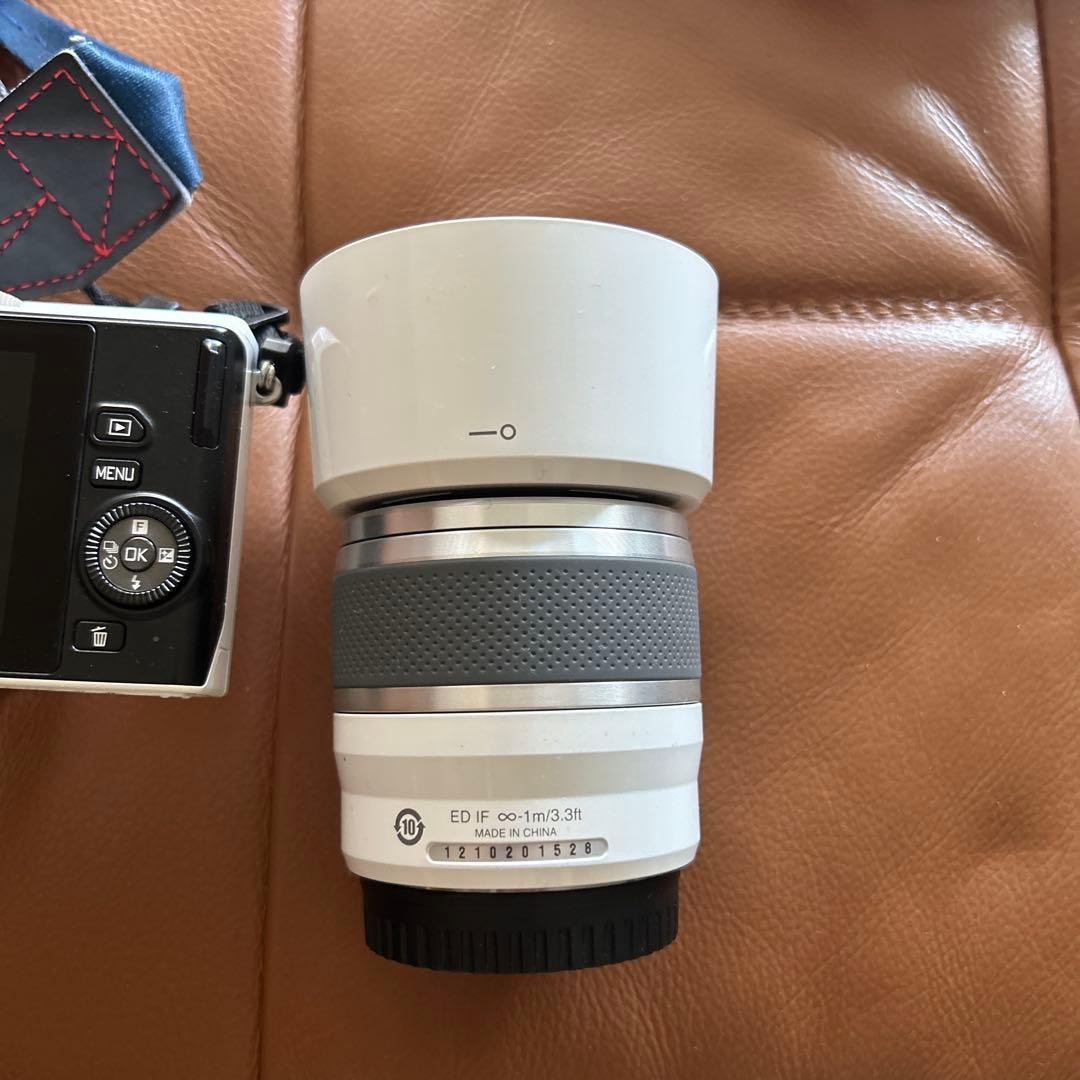 Nikon 1 ホワイト デジタルカメラ 本体　レンズ付き