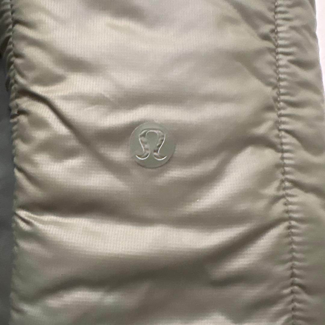 LuluLemon ダウンジャケット オリーブグリーン 男女兼用 定価3万円程！