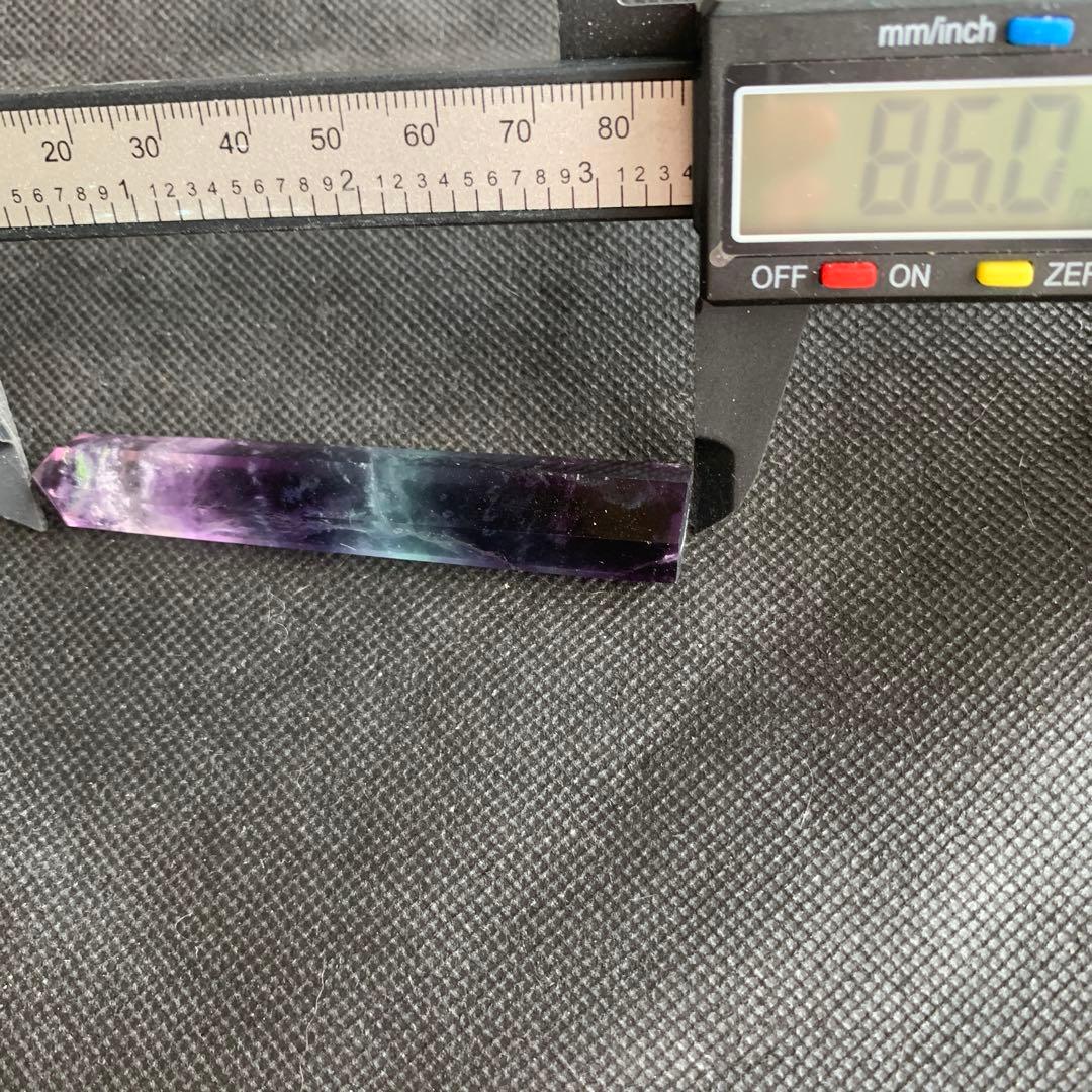 レインボーフローライトポイントタワー約8.6㎝　六角柱　天然石置物