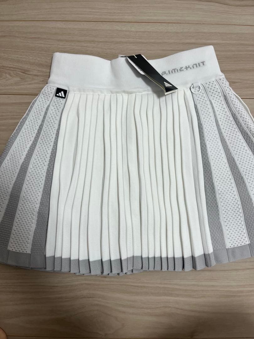 新品　adidas ゴルフ　モックネック　フレアースカート　　セットアップ　S