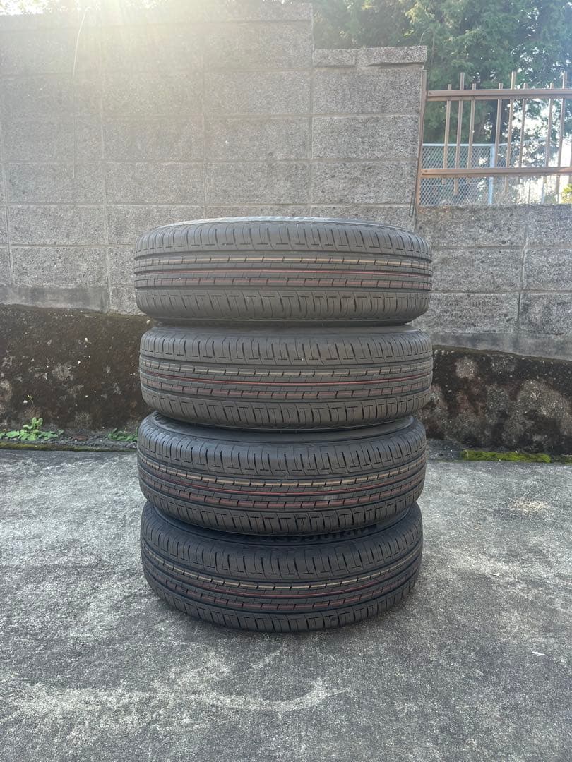 トヨタヤリス新車外し　エコピア175/70r14 鉄チンホイル純正ホイルキャップ