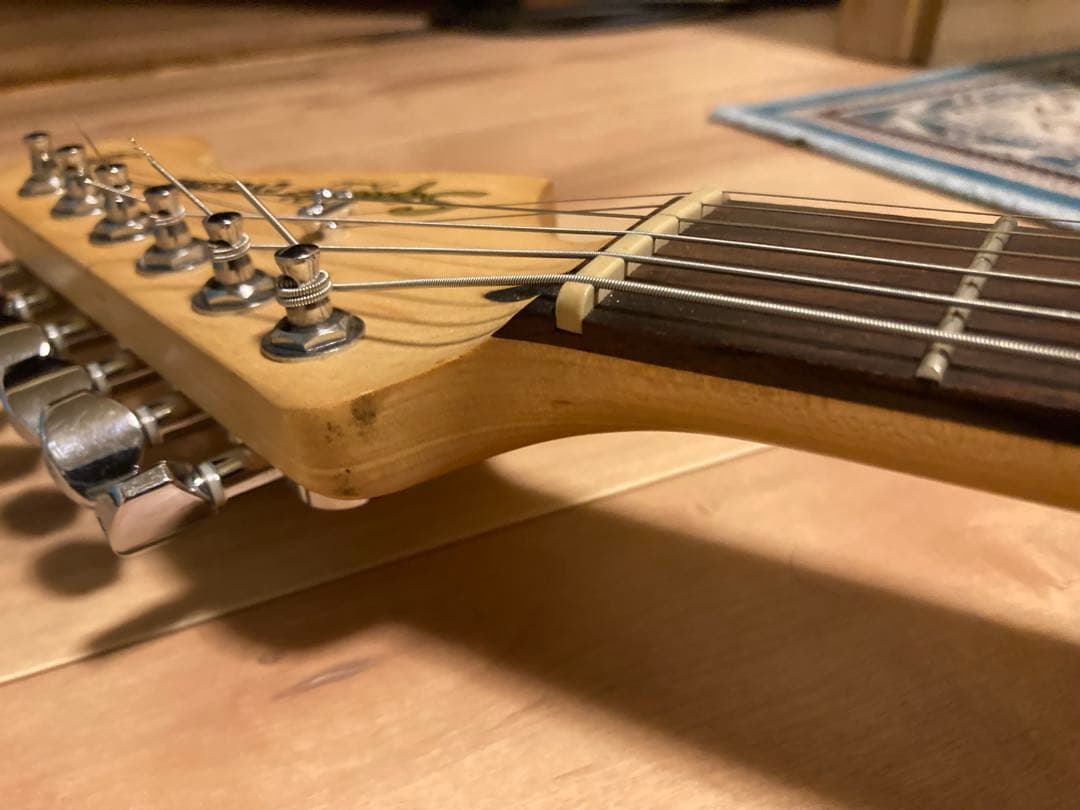 Squier Cyclone レッド