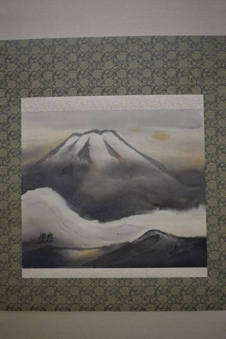 真作/河野秋邨/雲上富峰図/富士山水図/桐共箱付/布袋屋掛軸HH-466