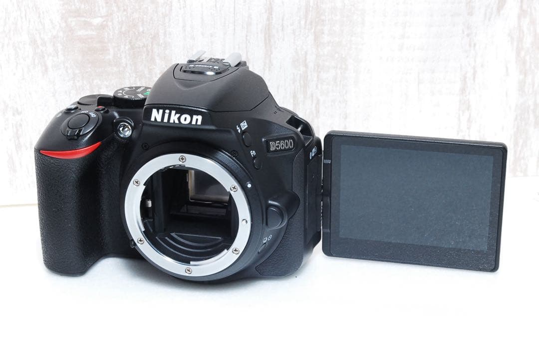 ❤️美品❤️ショット数少❤️Wi-Fi搭載❤️ダブルレンズ Nikon D5600