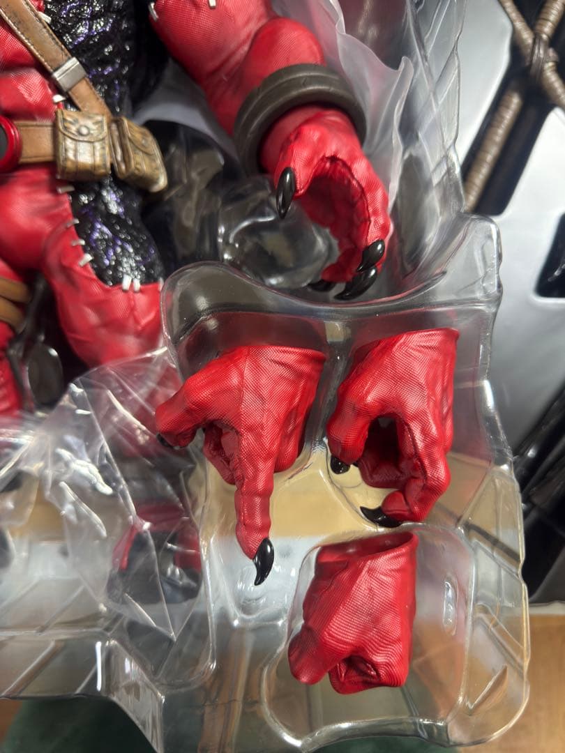 ひ*き様 hottoys 3体セット　（ヴェノムプール、ハーレイクイン、サノス）