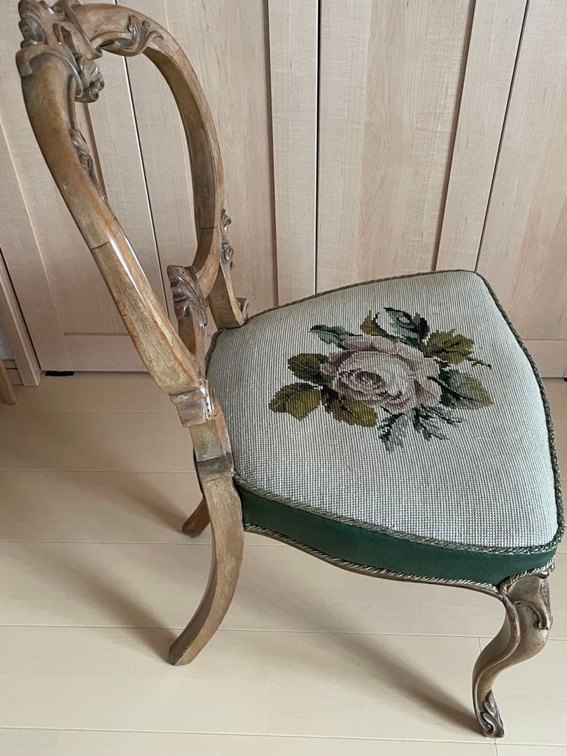 ビクトリアンスタイル フラワー刺繍椅子　アンティーク
