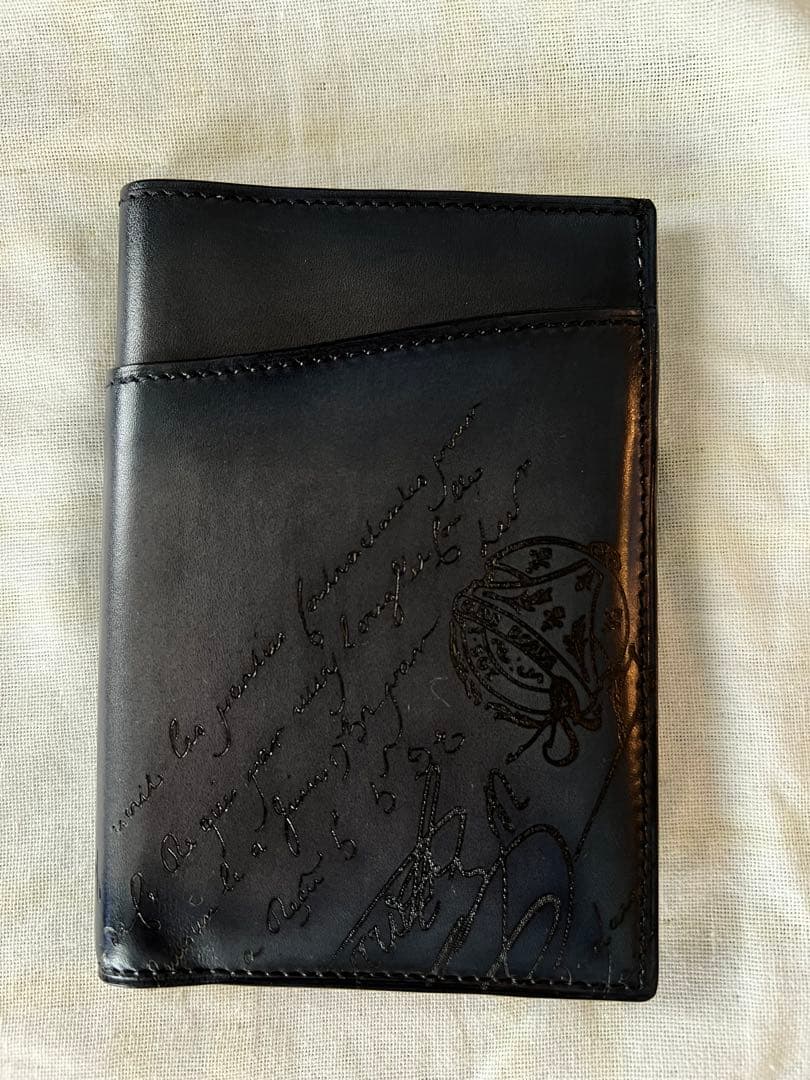 ベルルッティ エスカル グラディアント スクリットレザー パスポートケース