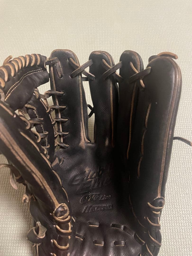 Mizuno レザーグローブ 黒 ゴールドロゴ