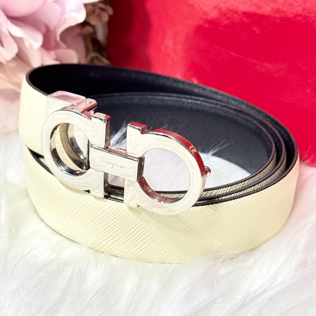 サルヴァトーレフェラガモ ダブルガンチーニ バックル レザー細ベルト アイボリー