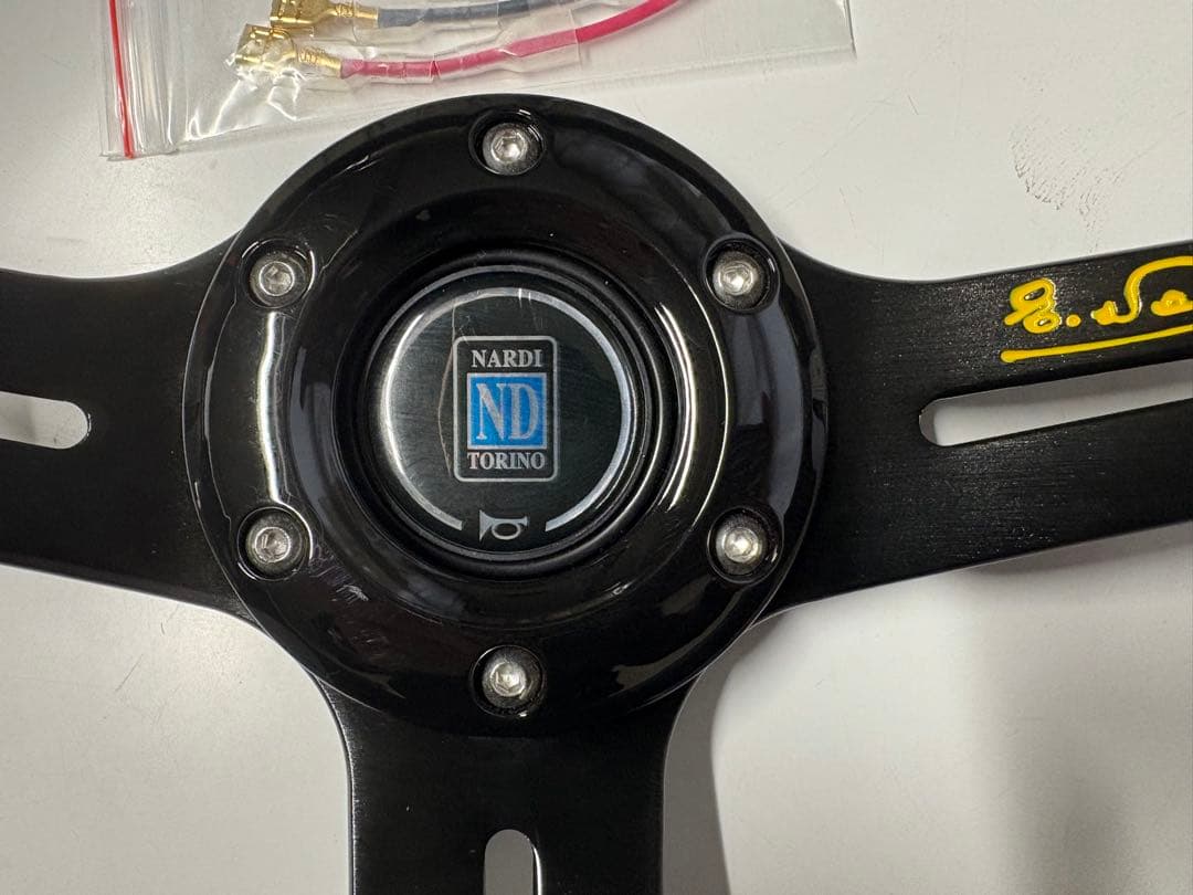 ステアリング14インチ　ほぼ新品