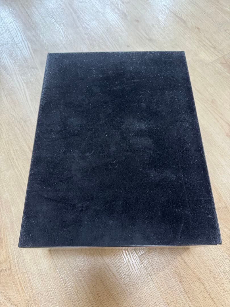 RICHARD HENNESSYの箱