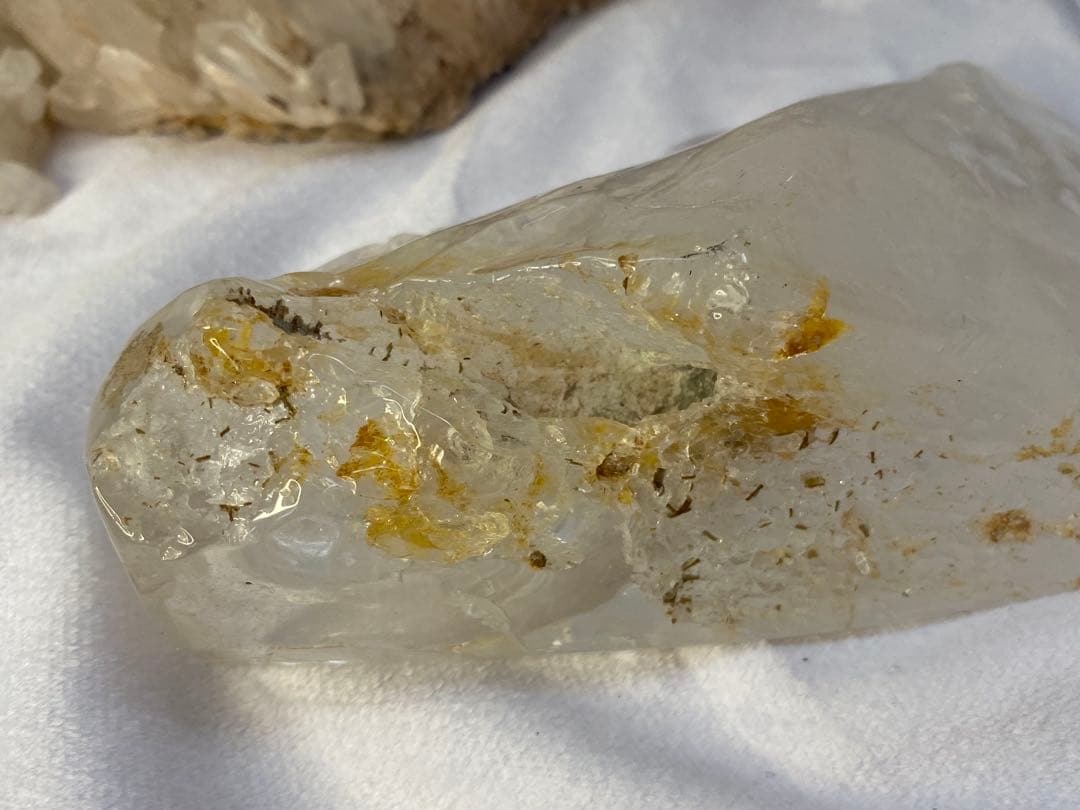 クリスタル　天然石　龍　カービング　台座付き　パワーストーン　手彫り　置物