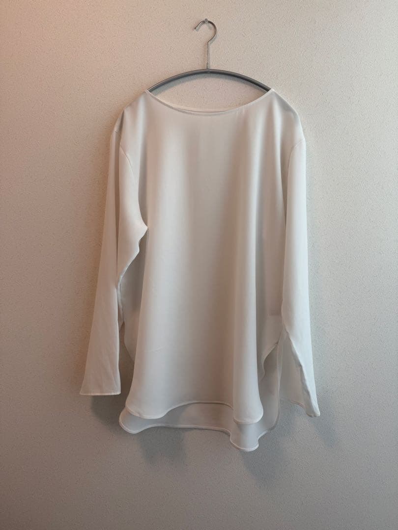 美品ガリャルダガランテ ラウンドブラウスTee万能インナー