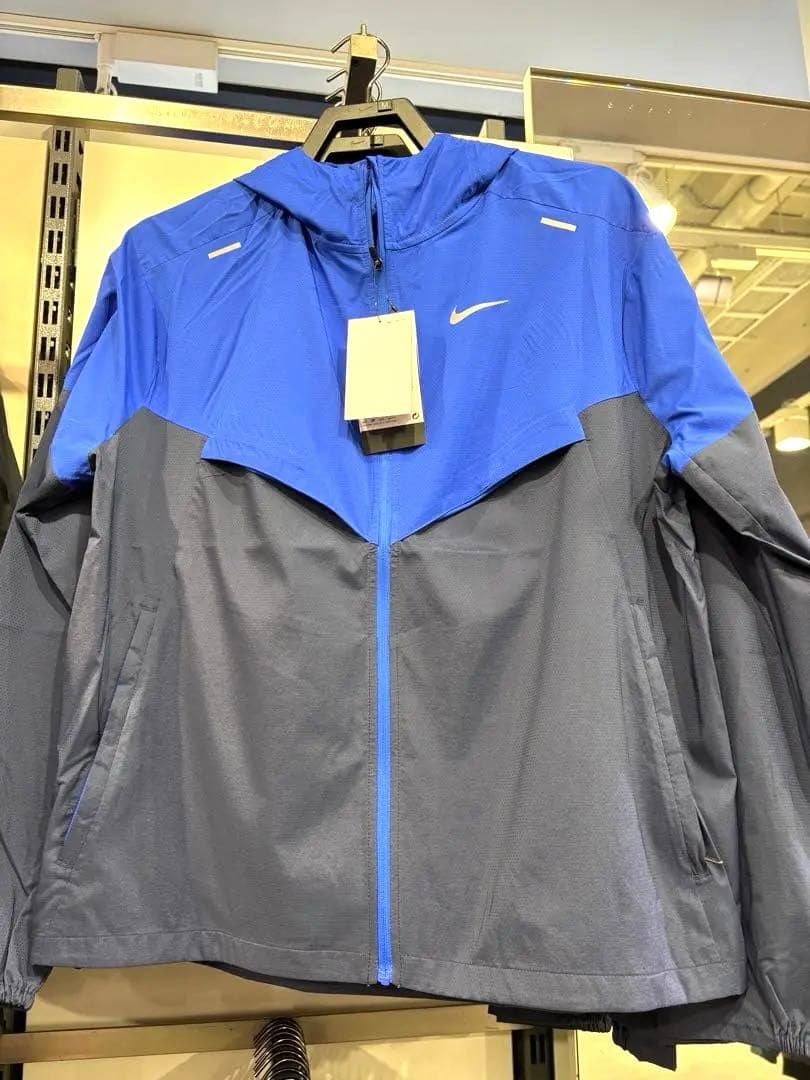 新品　ナイキ レペル　ウィンドブレーカーXLサイズ