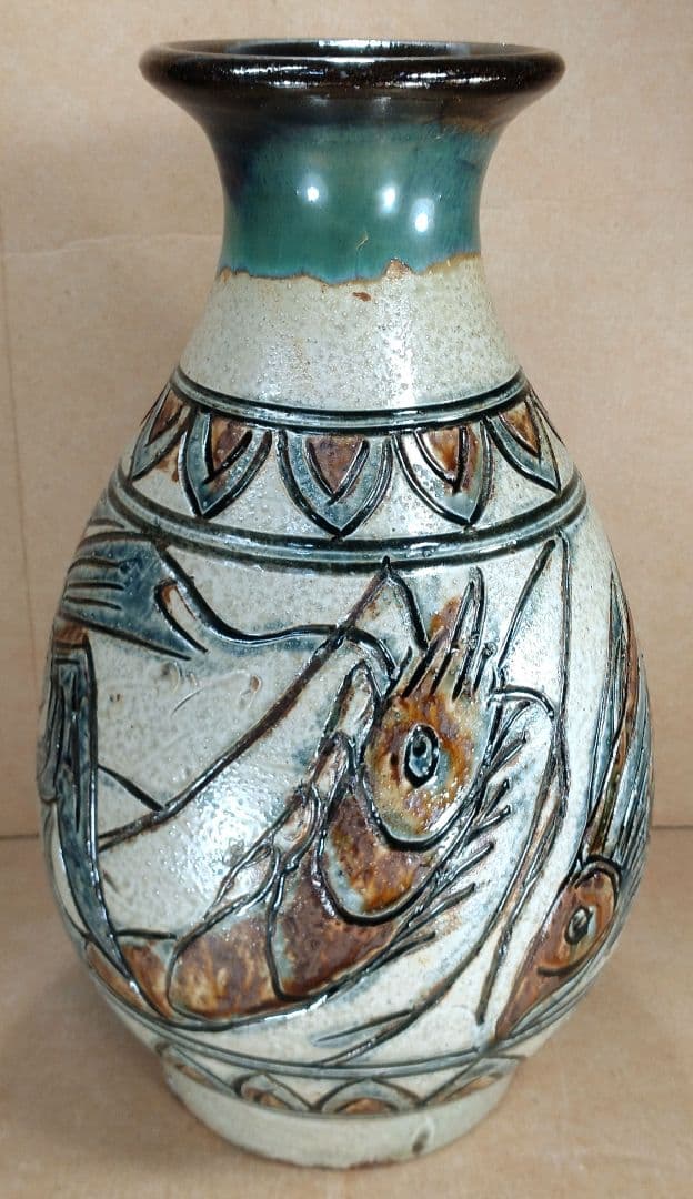 【本物保証】金城次郎 海老魚紋花瓶(海老2魚2）共箱 栞 人間国宝 美品 壷屋焼