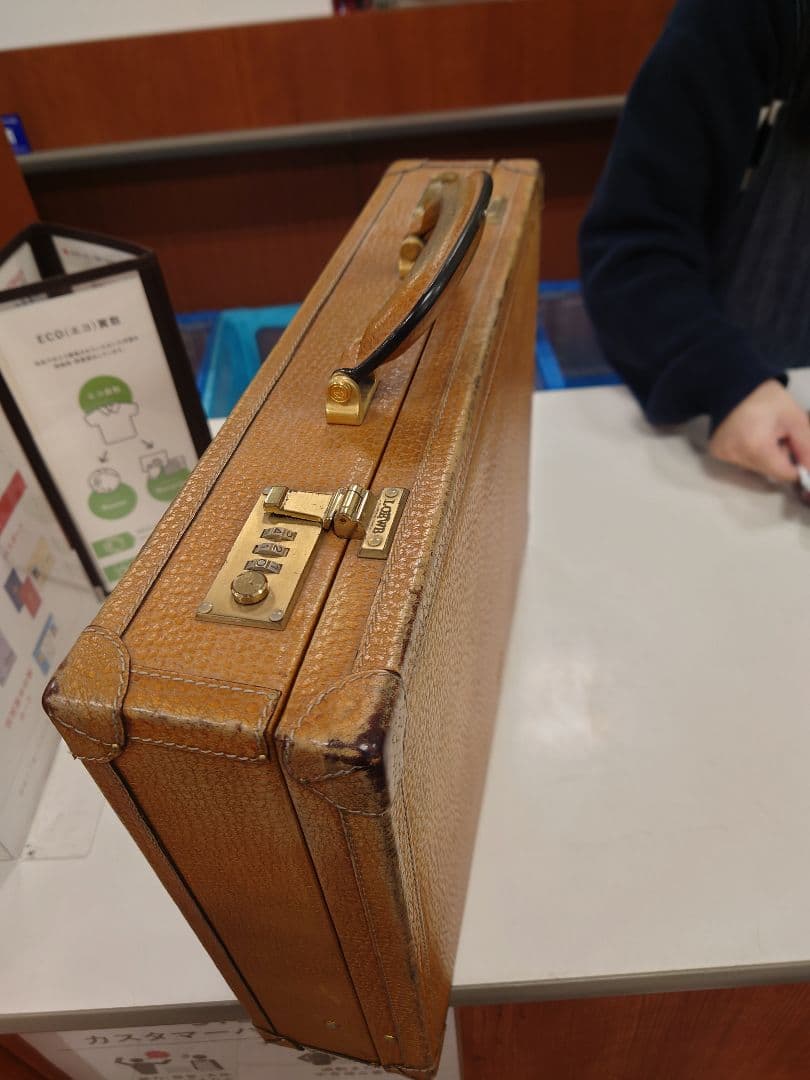 LOEWEのアタッシュケース