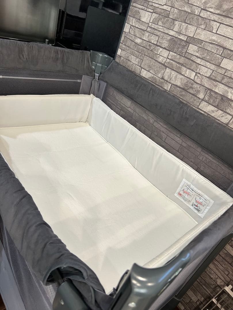 Aprica ベビーベッド グレー メッシュサイド