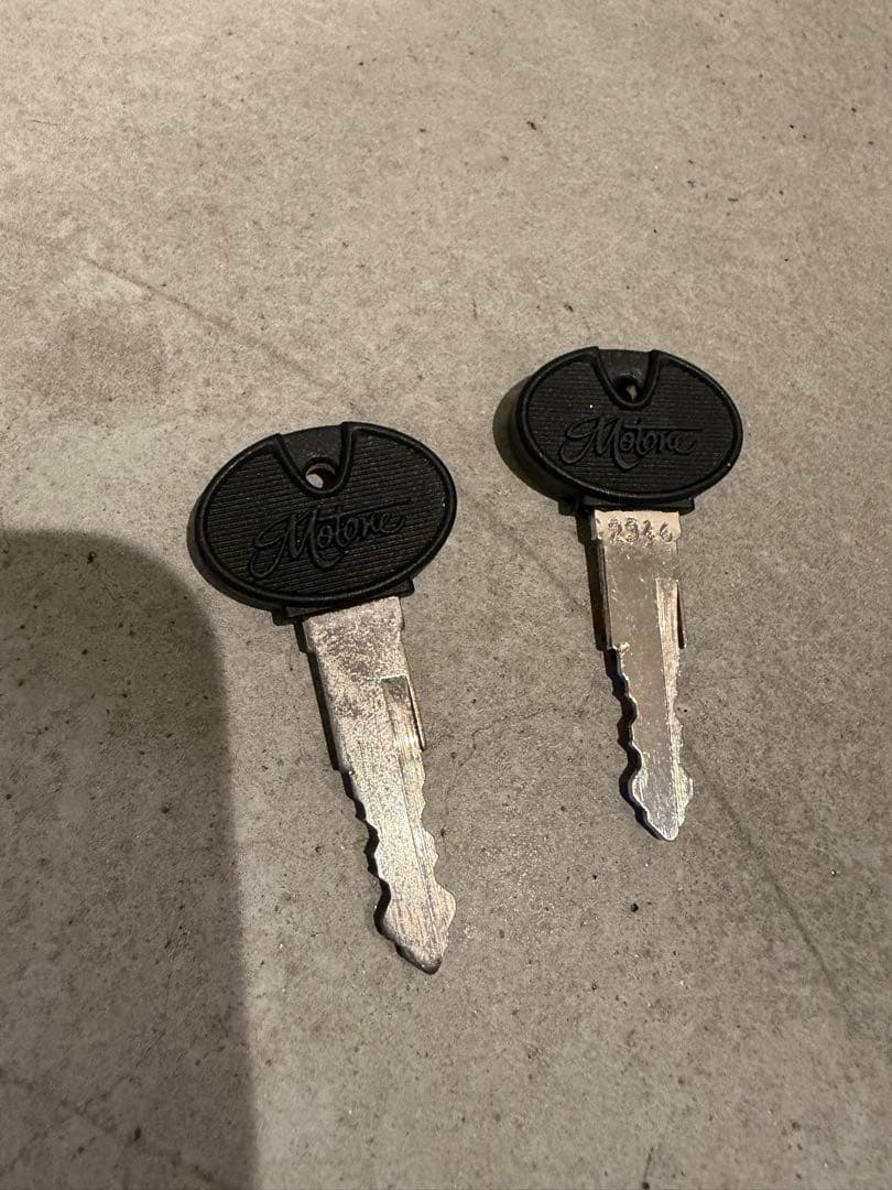 スラクストンR/S等チェーンガードスロットルカバハンドルロック等セットモートーン