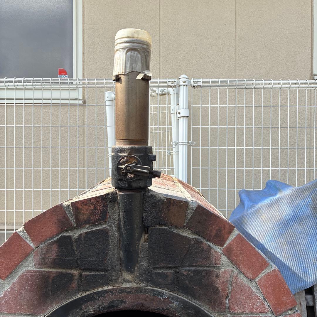 耐火レンガ製の大型ピザ窯