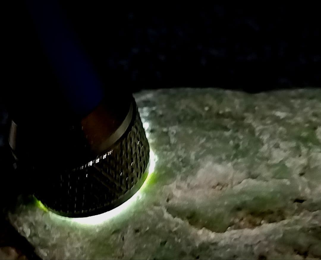 ★翡翠原石★糸魚川硬玉【姫川転石・ウブ石0.8kg】