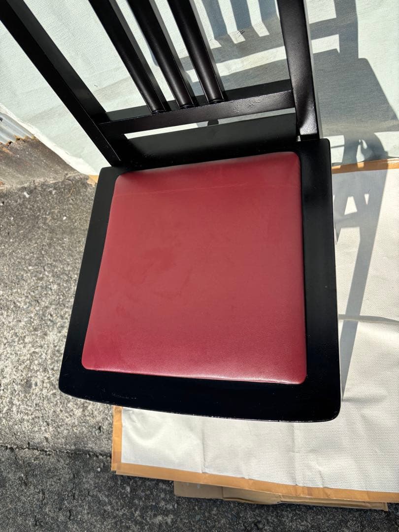 背もたれ付ピアノ椅子　足部フェルト付き　座面新品比較的きれい　スラットバック椅子