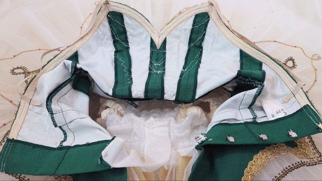 【エスメラルダ、海賊、パキータ】 チャコット・バレエ衣裳 袖飾り付き ６号