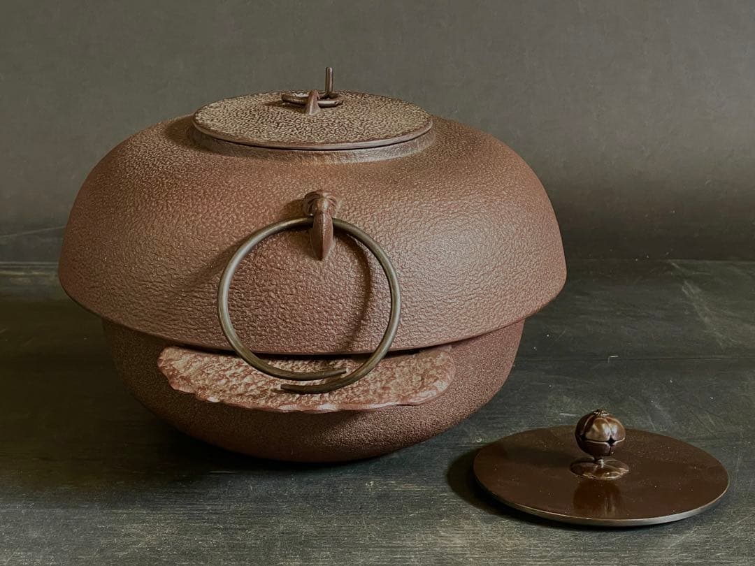 【未使用 美品】「母」 釜師敬典 裏甲釜 釜鐶 替え蓋 透木 共箱 栞（F⑧）