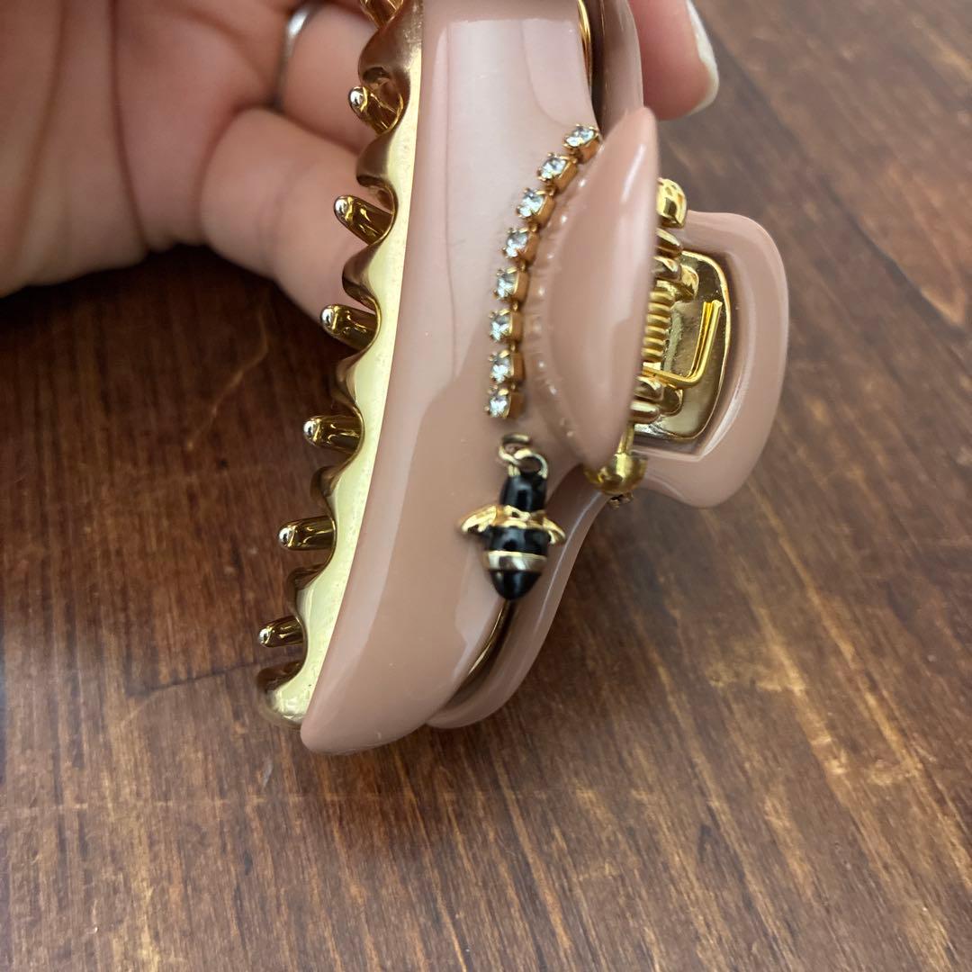 Ayumoですacca花 蜂　モチーフ ヘアクリップM アッカ