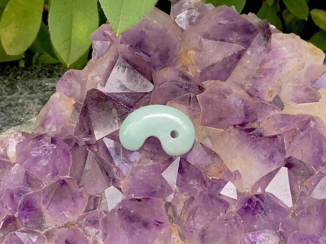 ✳本物の守護石をお身近に‼️ 出雲型糸魚川翡翠勾玉50万円以上の端材使用　鑑別書付