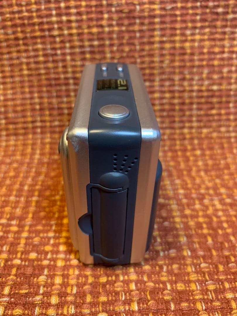 完動品　Polaroid PDC 2070 デジタルカメラ 2.1メガピクセル