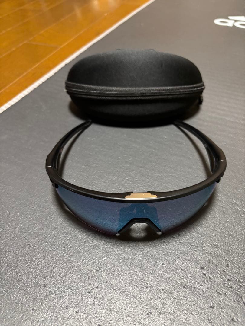 箱付きほぼ新品Oakley スポーツサングラス ケース付き鈴木誠也モデル