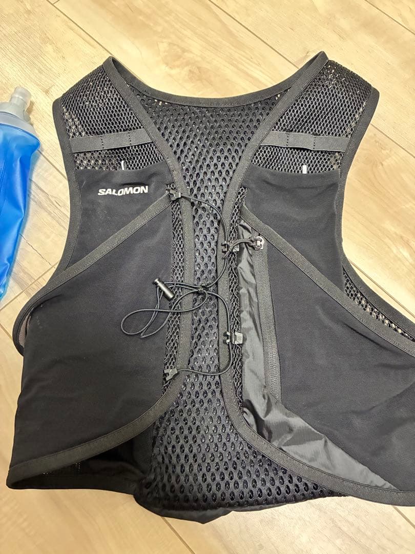 ACTIVE SKIN 8 ユニセックス ランニングベスト（フラスク付）Lサイズ