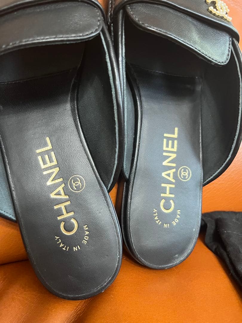 CHANEL♡新品ブラックレザー ミュール パール装飾