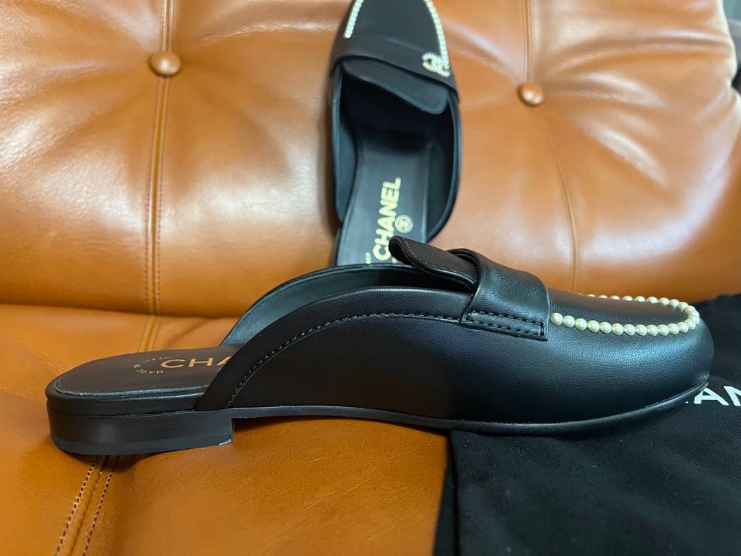CHANEL♡新品ブラックレザー ミュール パール装飾