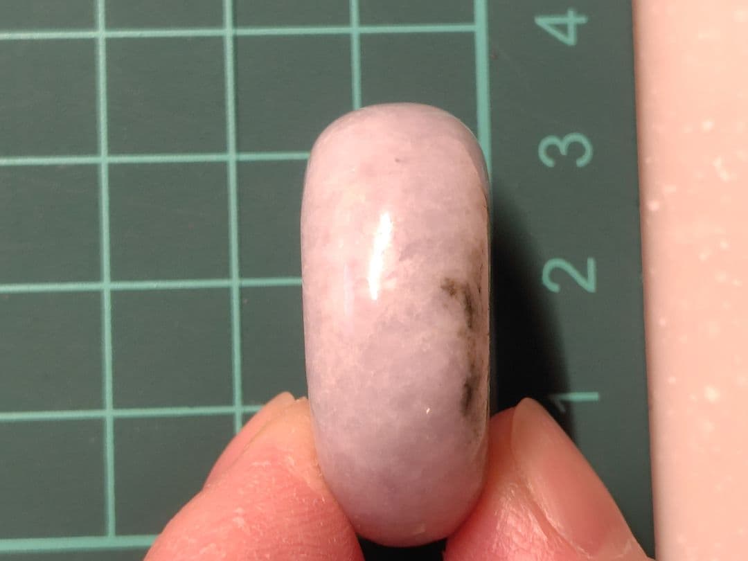 【みみ】糸魚川翡翠【勾玉】