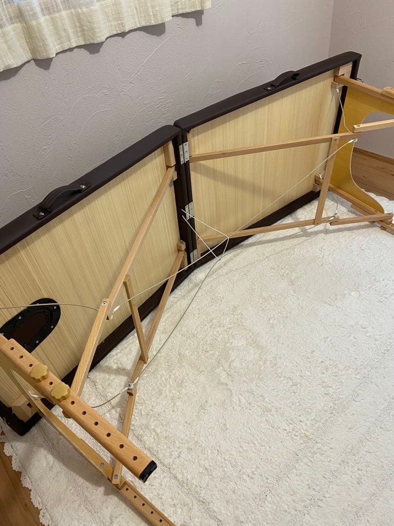 軽量 折りたたみ マッサージベッド 木製・有孔 チョコレート