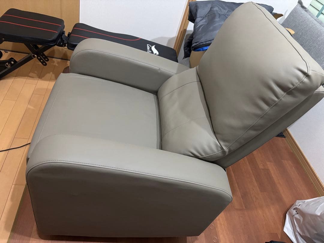 電動リクライニング機能付き1人掛けソファ