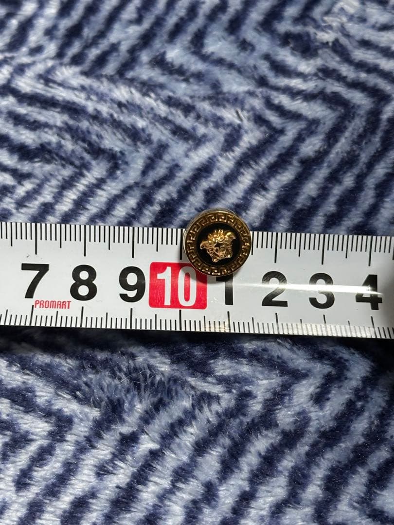 VERSACE ゴールド ロゴピアス 玲凪