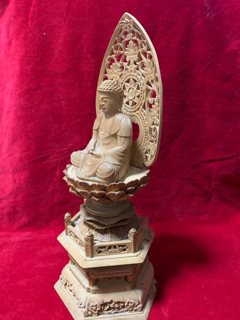 香木白檀白檀阿弥陀如共箱付き佛像 細密彫刻台座付き  佛像 細密彫刻55万円の品
