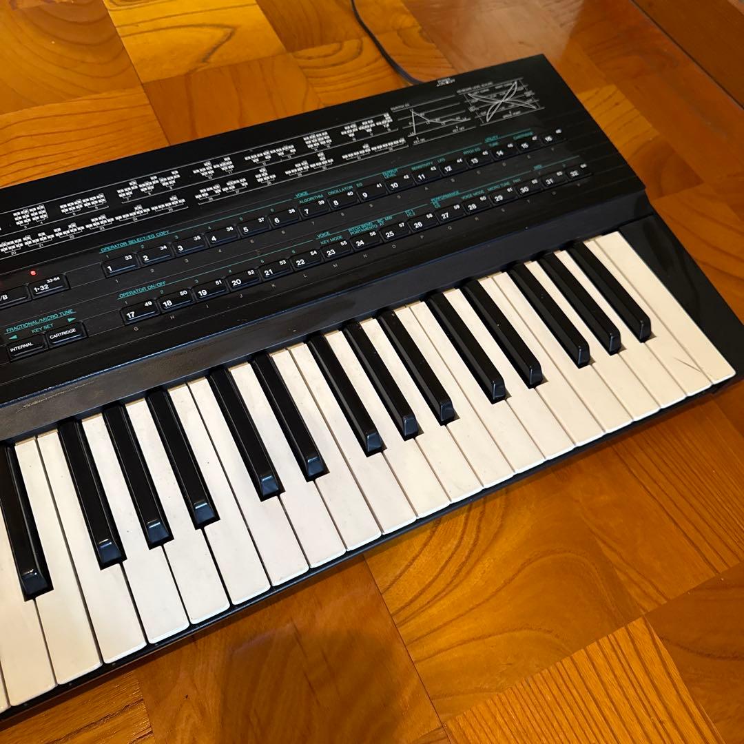 YAMAHA DX7 シンセサイザー