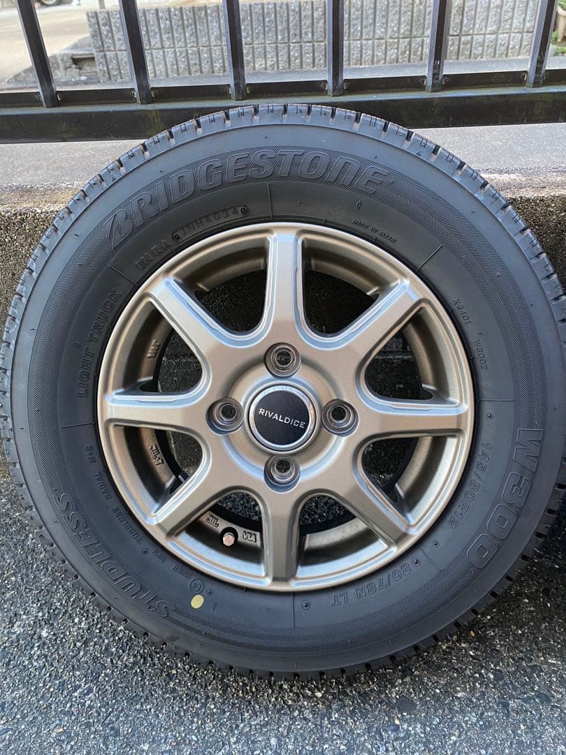 スタッドレスタイヤ、ホイール4本セット 145/80R12