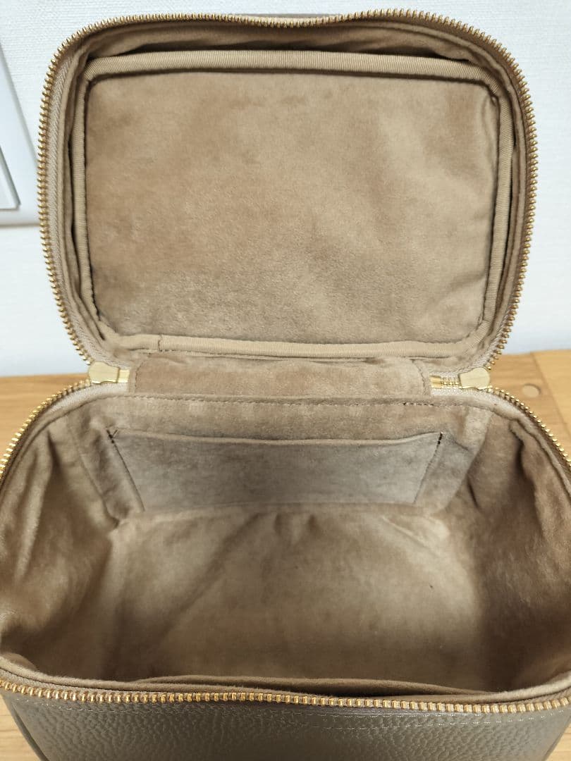 ch!iii　チーバッグ　バニティ　シュリンクレザー　トープ