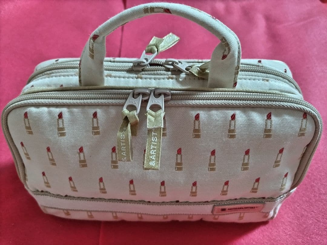 【極美品】アルティザン・アンド・アーティスト　ポーチ　大　リップ柄