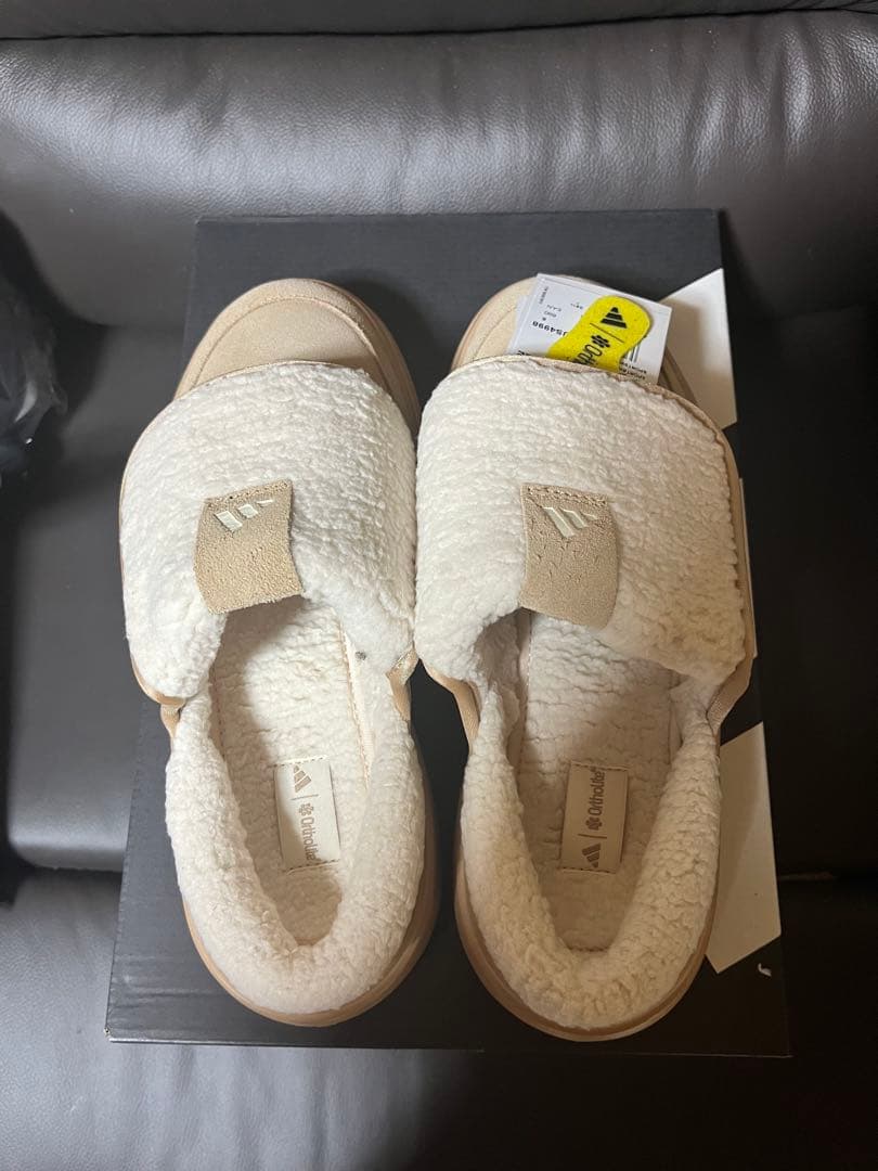 韓国　アディダス★24.5㎝★ボア付き★サンダル　warm sand おまけ