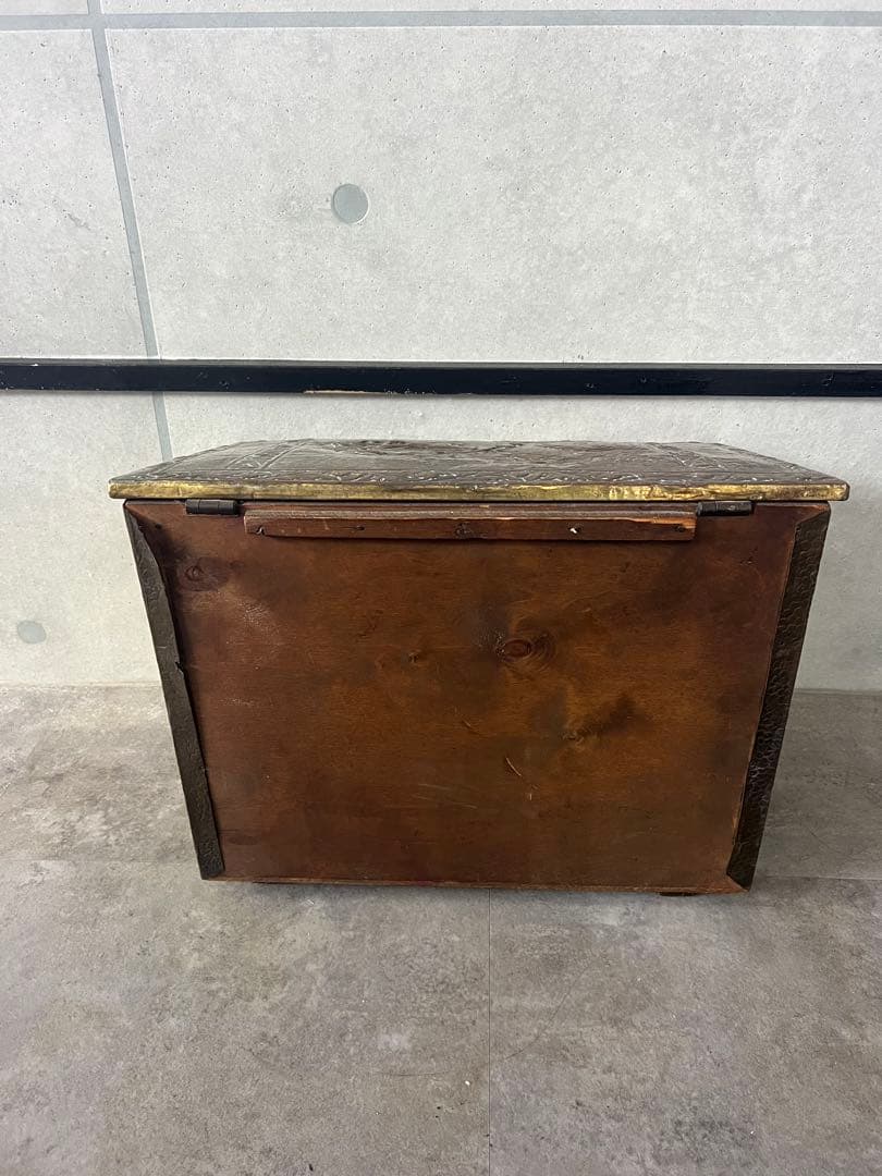 装飾的な銅属製収納ボックス